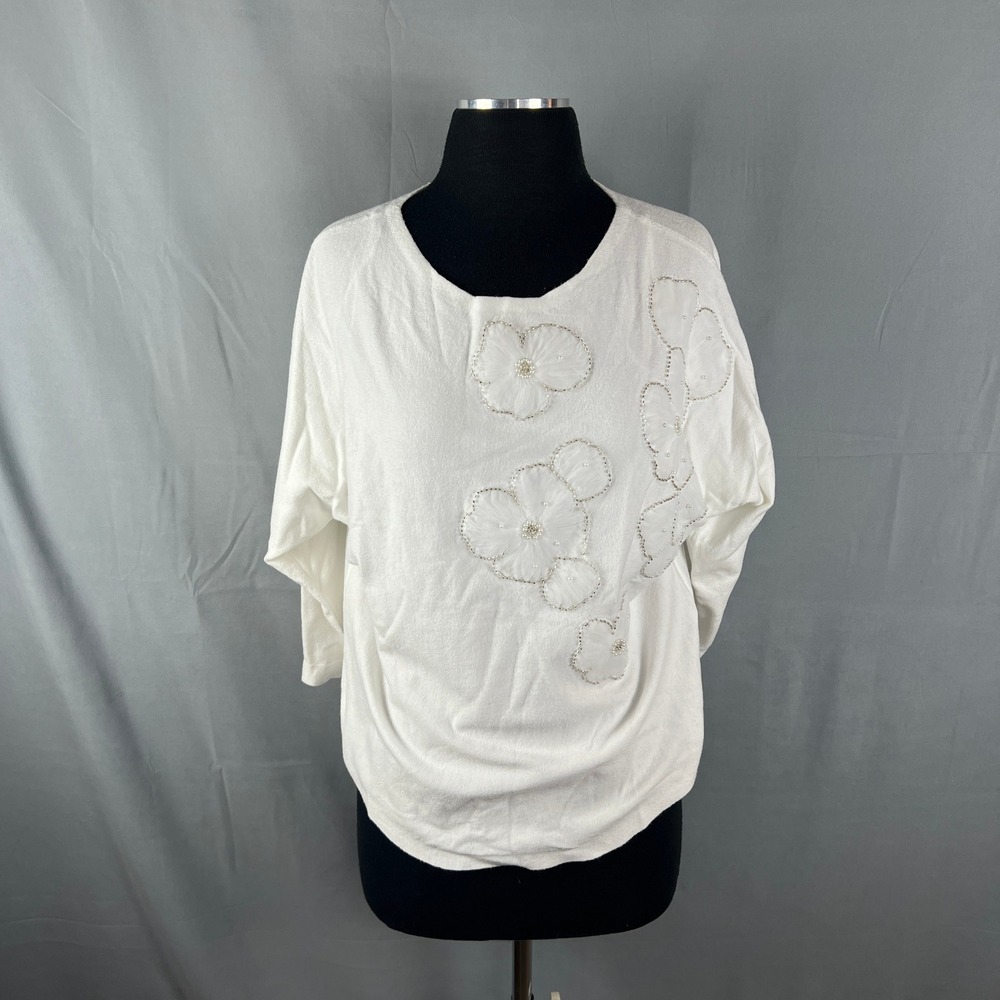 Liv Milano Knit Top Womens Medium White Beaded Floral Appliques Quarter Sleeve